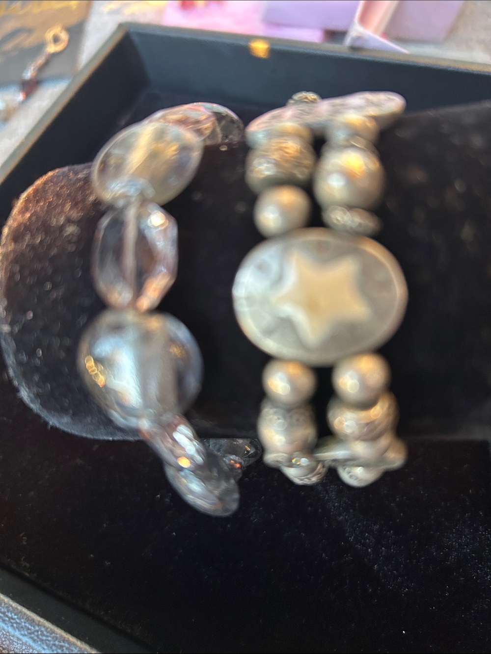 Vintage-Style Heart Bead Stretch Bracelet Set - Silver & Clear - Picture 2 of 3